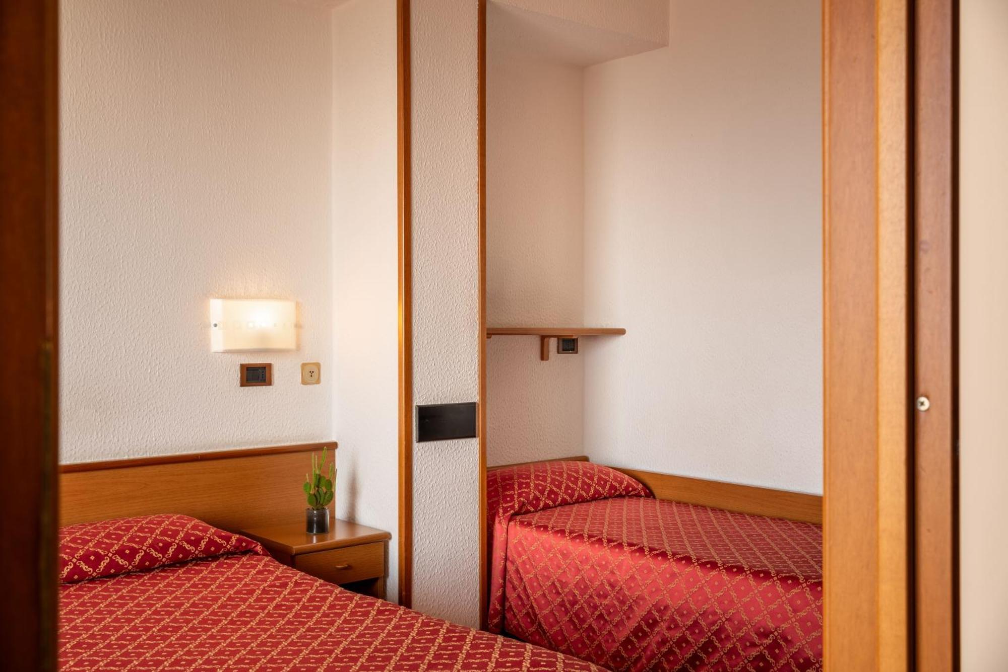 Hotel Careni Villa Italia Finale Ligure Exterior photo