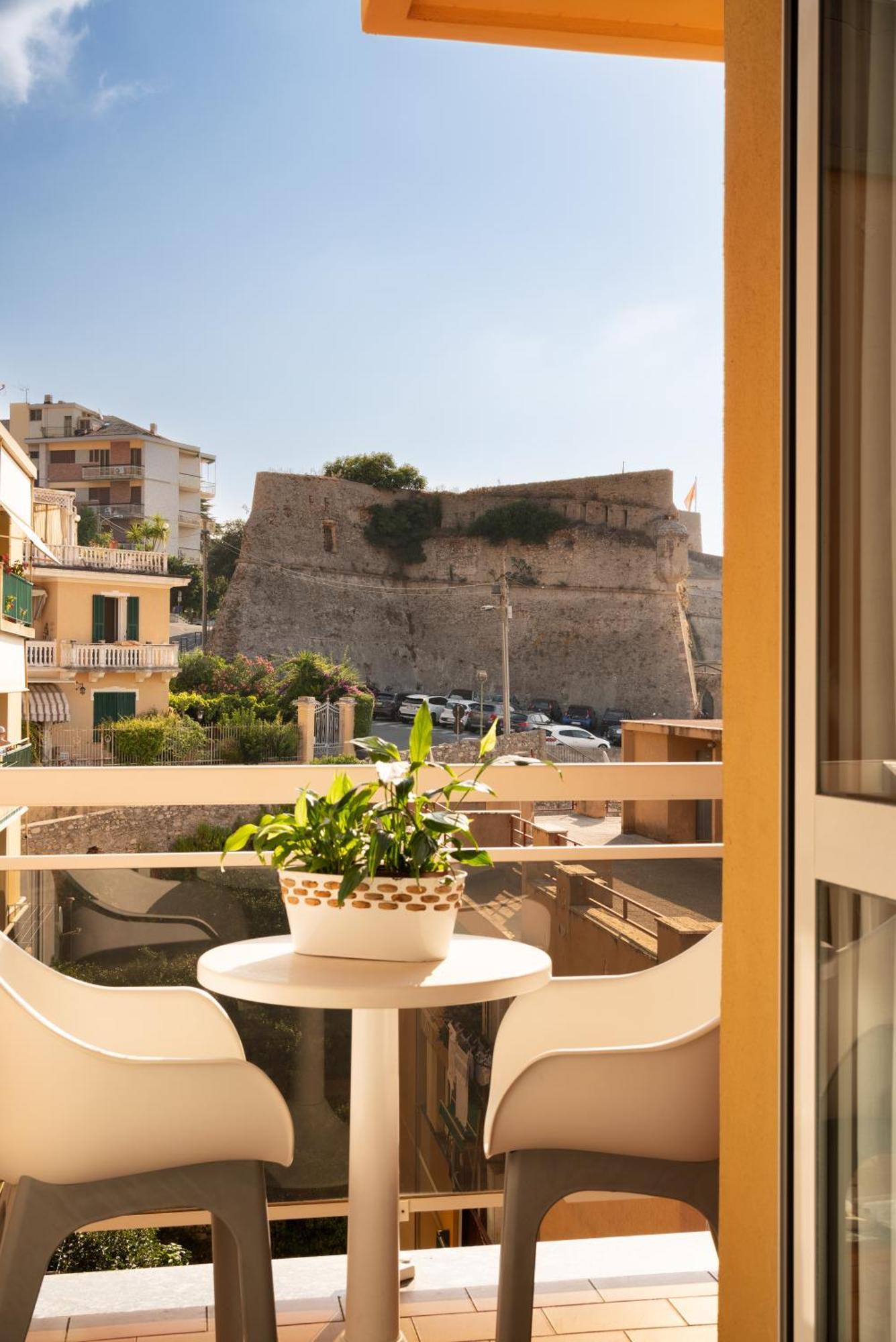 Hotel Careni Villa Italia Finale Ligure Exterior photo