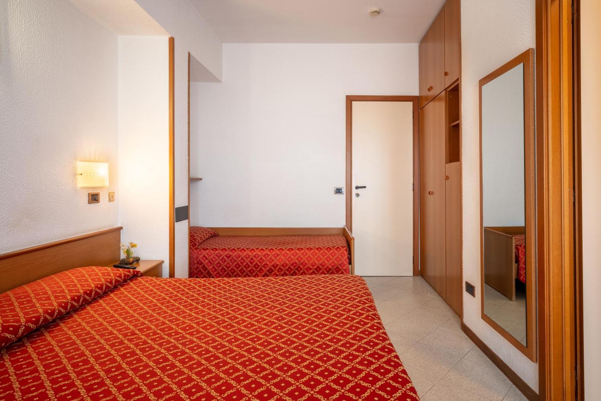 Hotel Careni Villa Italia Finale Ligure Exterior photo