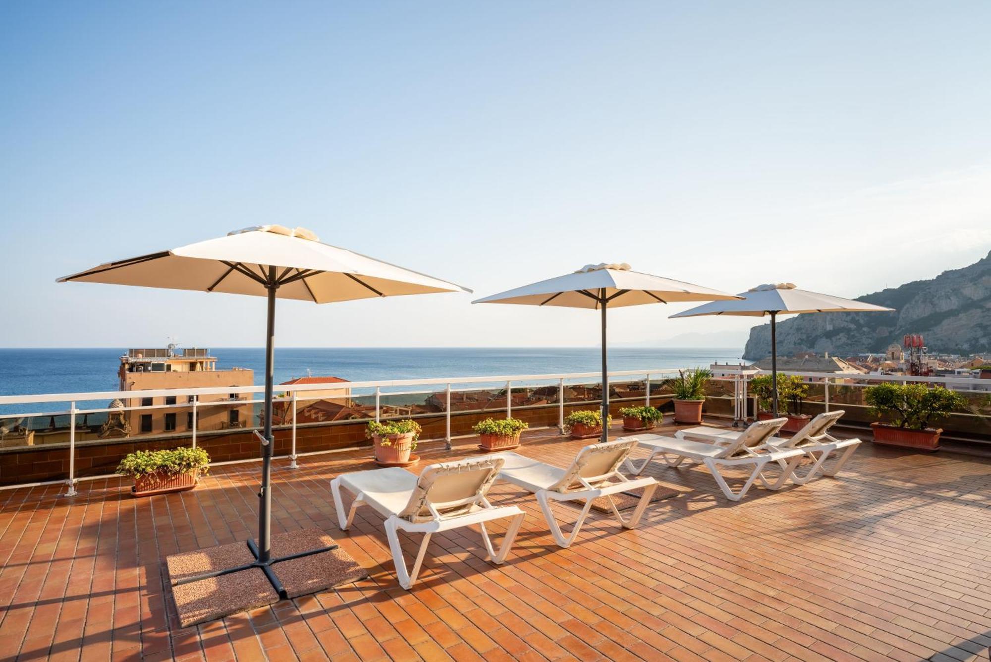 Hotel Careni Villa Italia Finale Ligure Exterior photo