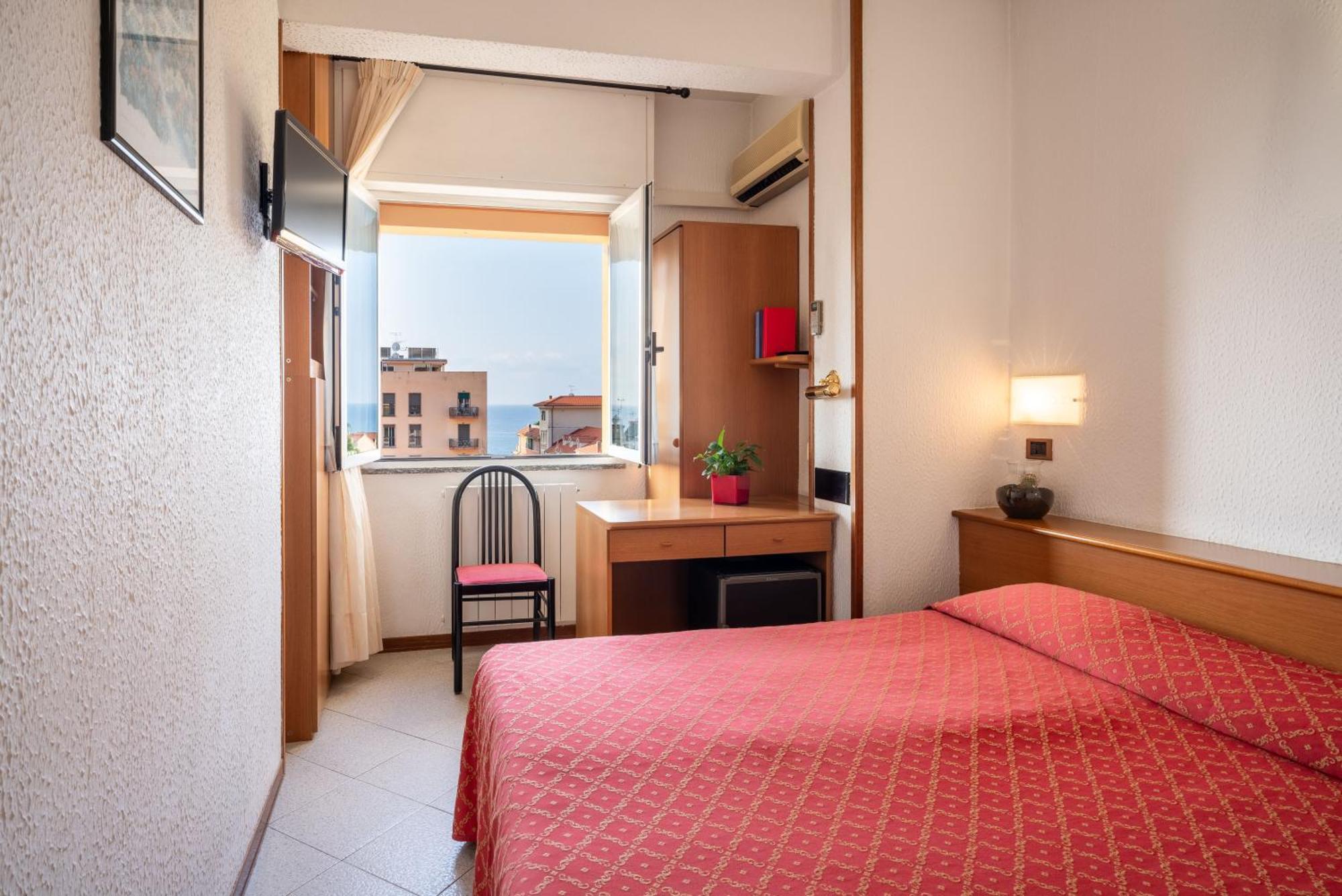 Hotel Careni Villa Italia Finale Ligure Exterior photo