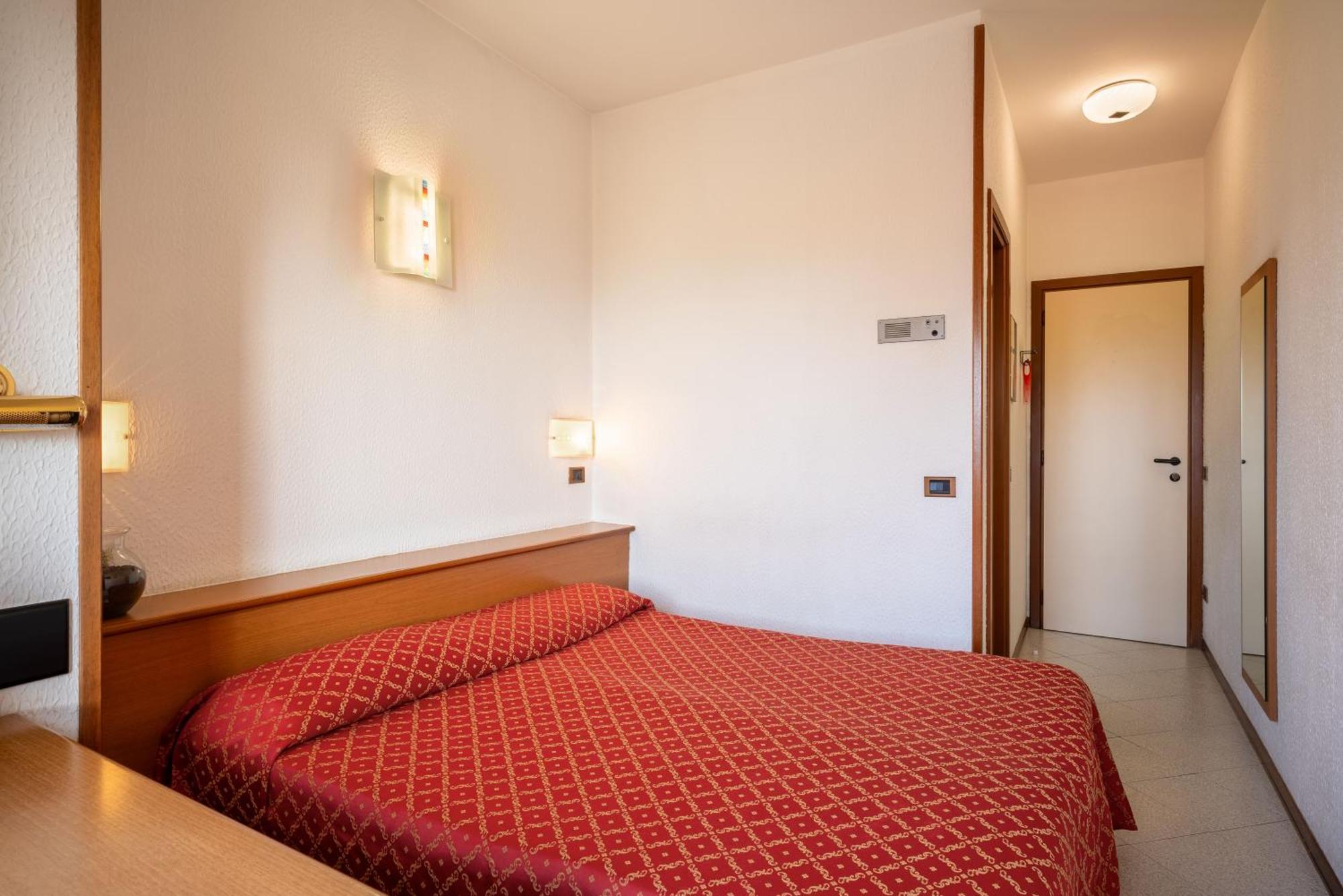 Hotel Careni Villa Italia Finale Ligure Exterior photo