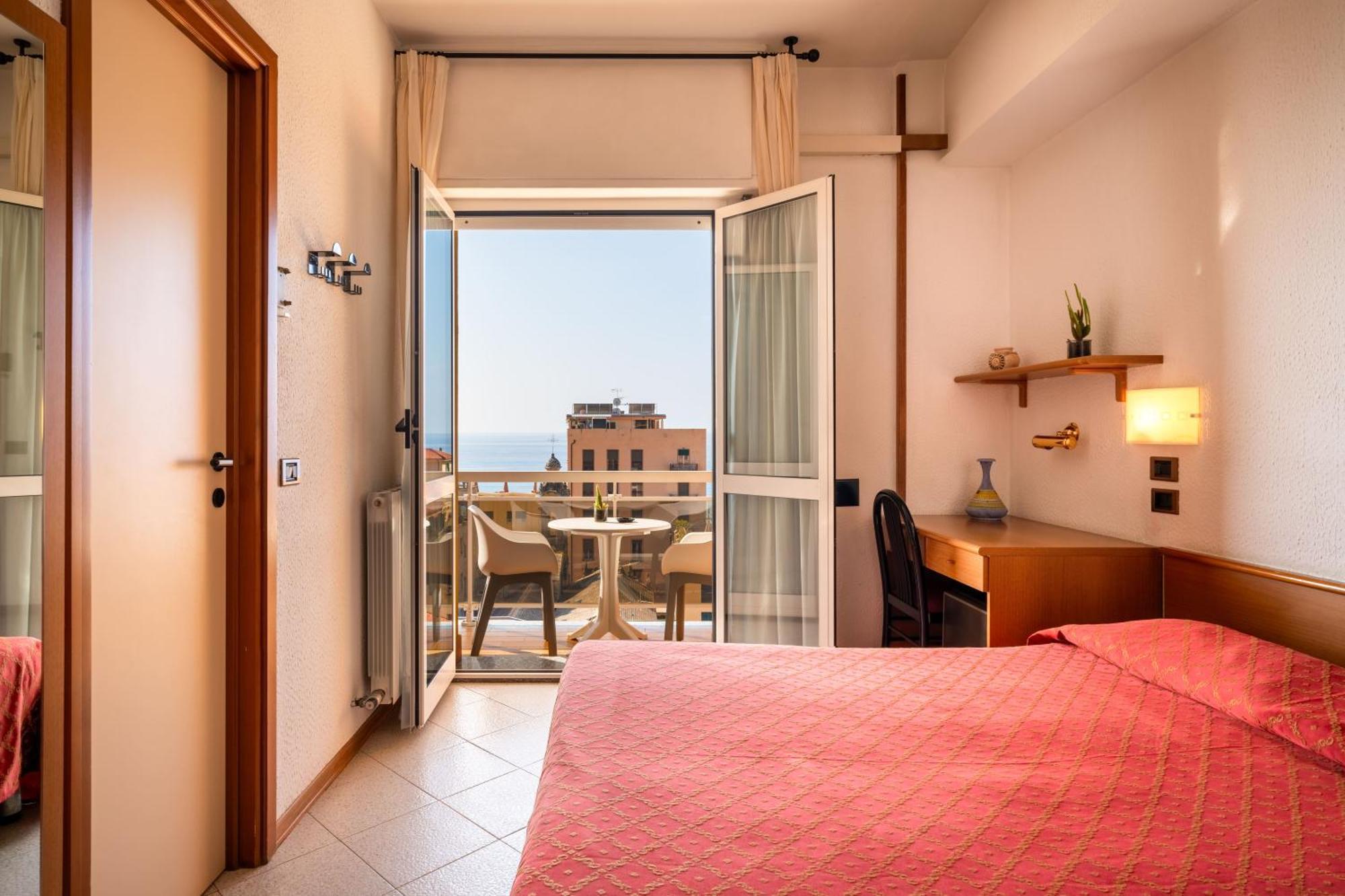 Hotel Careni Villa Italia Finale Ligure Exterior photo