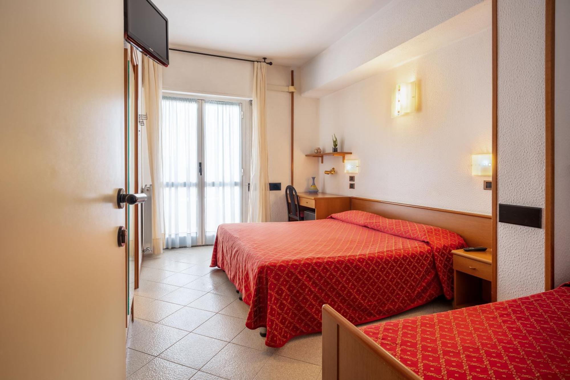 Hotel Careni Villa Italia Finale Ligure Exterior photo